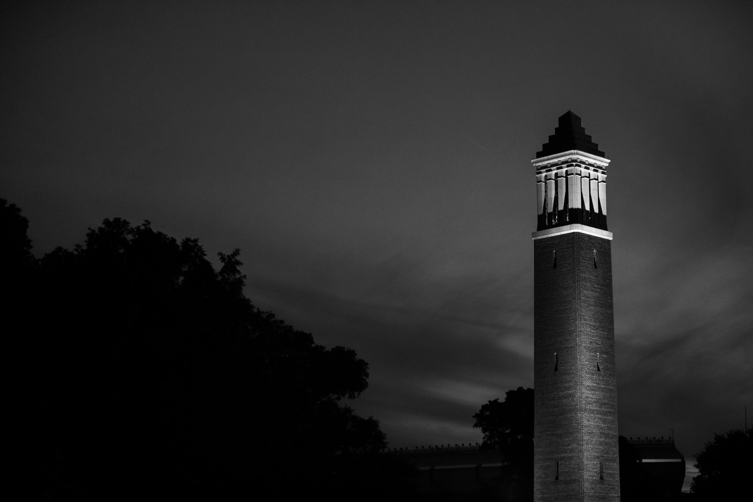 denny chimes at night